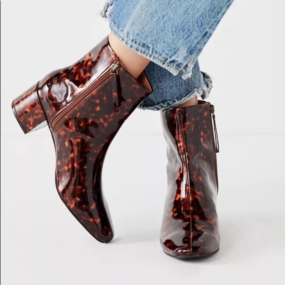 Tortoise Square Toe Ankle Boot🚫SOLD🚫 - Picture 3 of 12